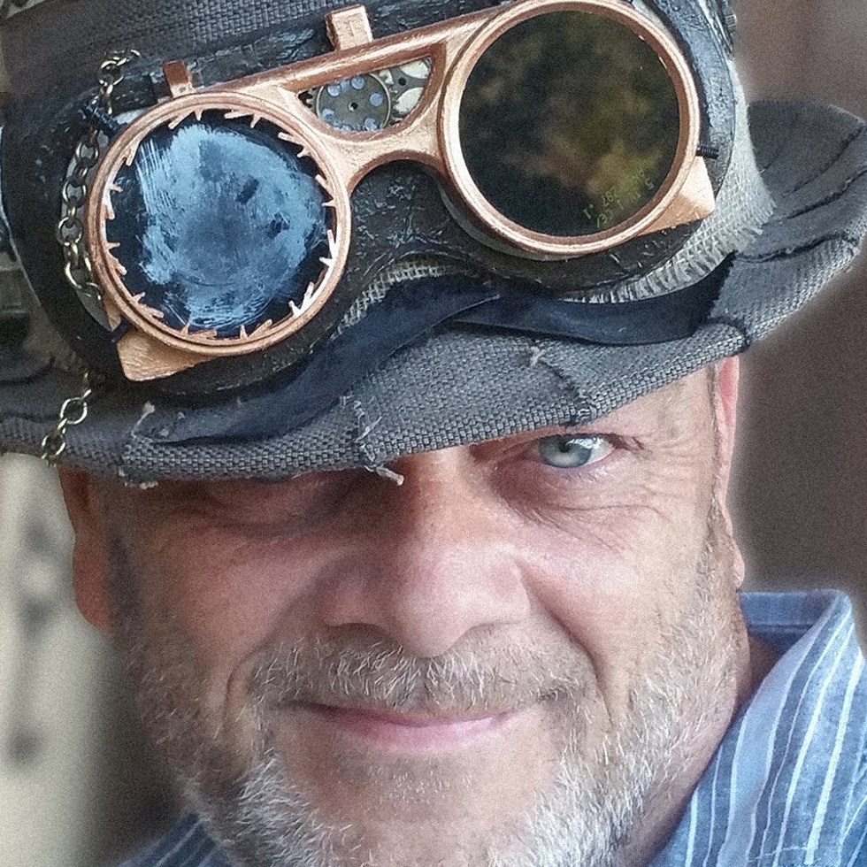 Malric avec ses lunettes de soleil