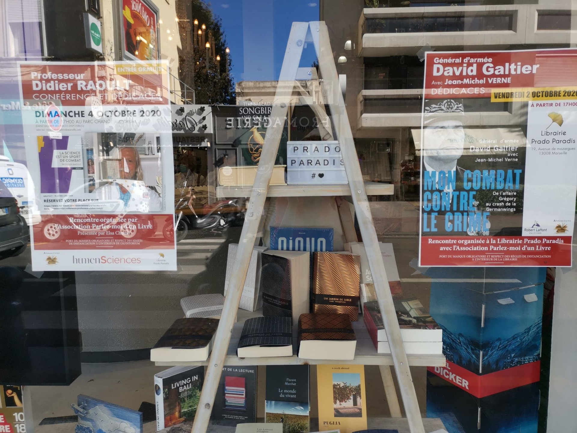 Les fameuses affiches qui ne servent à rien mais qu'on met quand même pour la déco