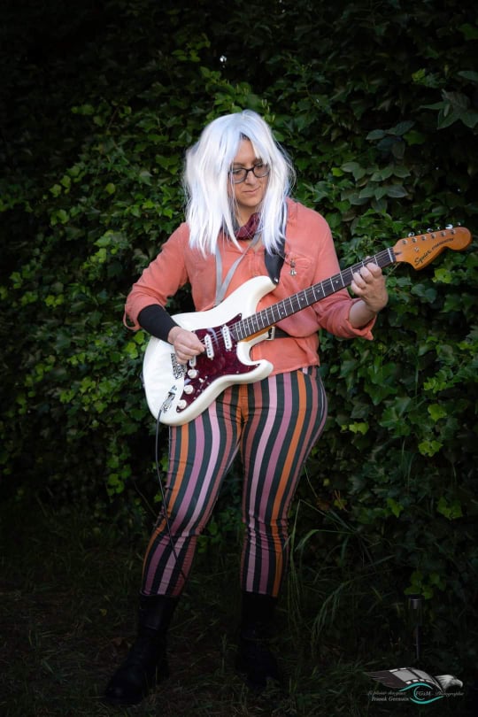 ©FG Sandra à la guitare